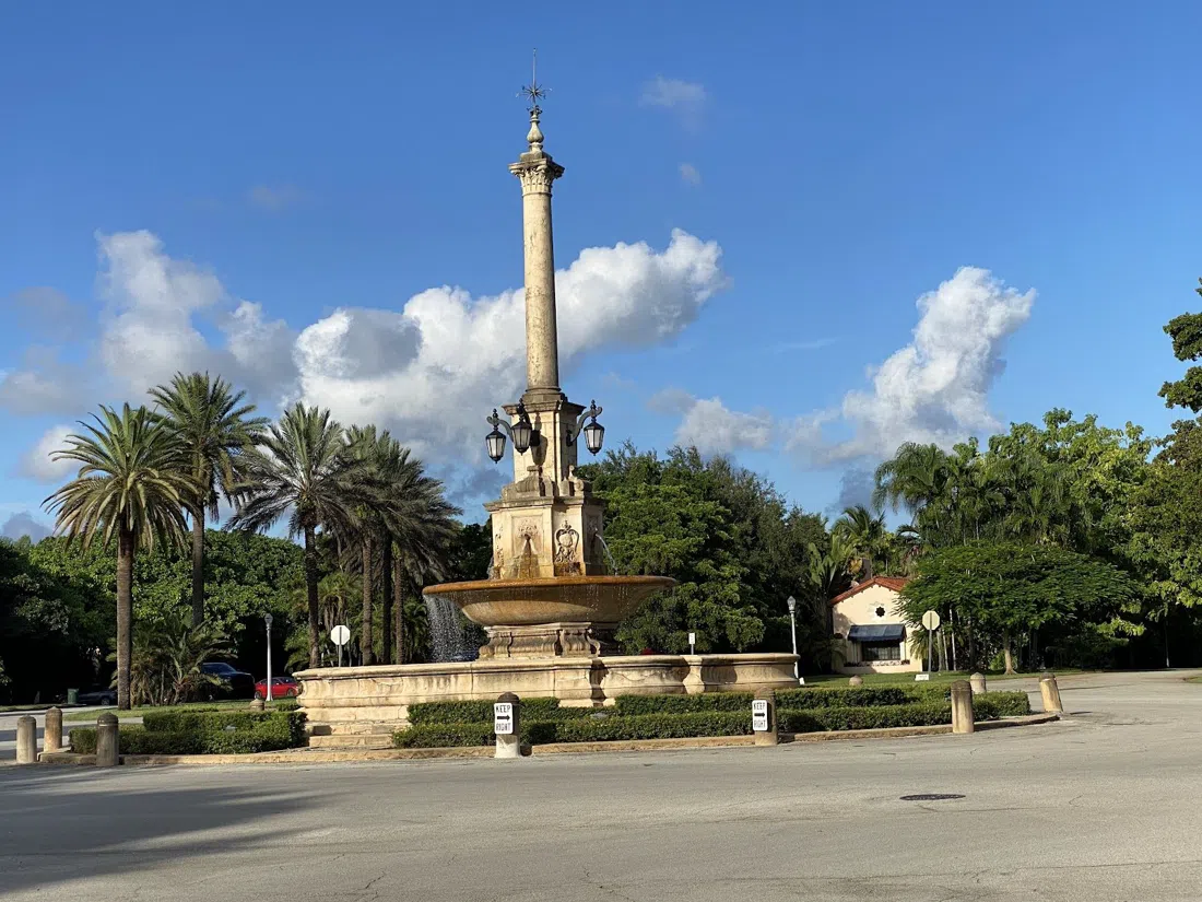 De Soto Plaza & Fountain, Miami