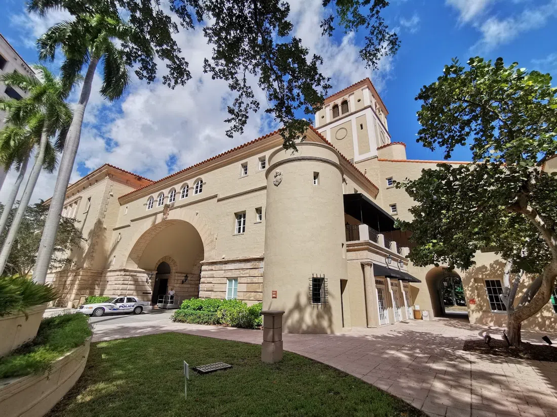 Douglas Entrance (La Puerta del Sol), Miami