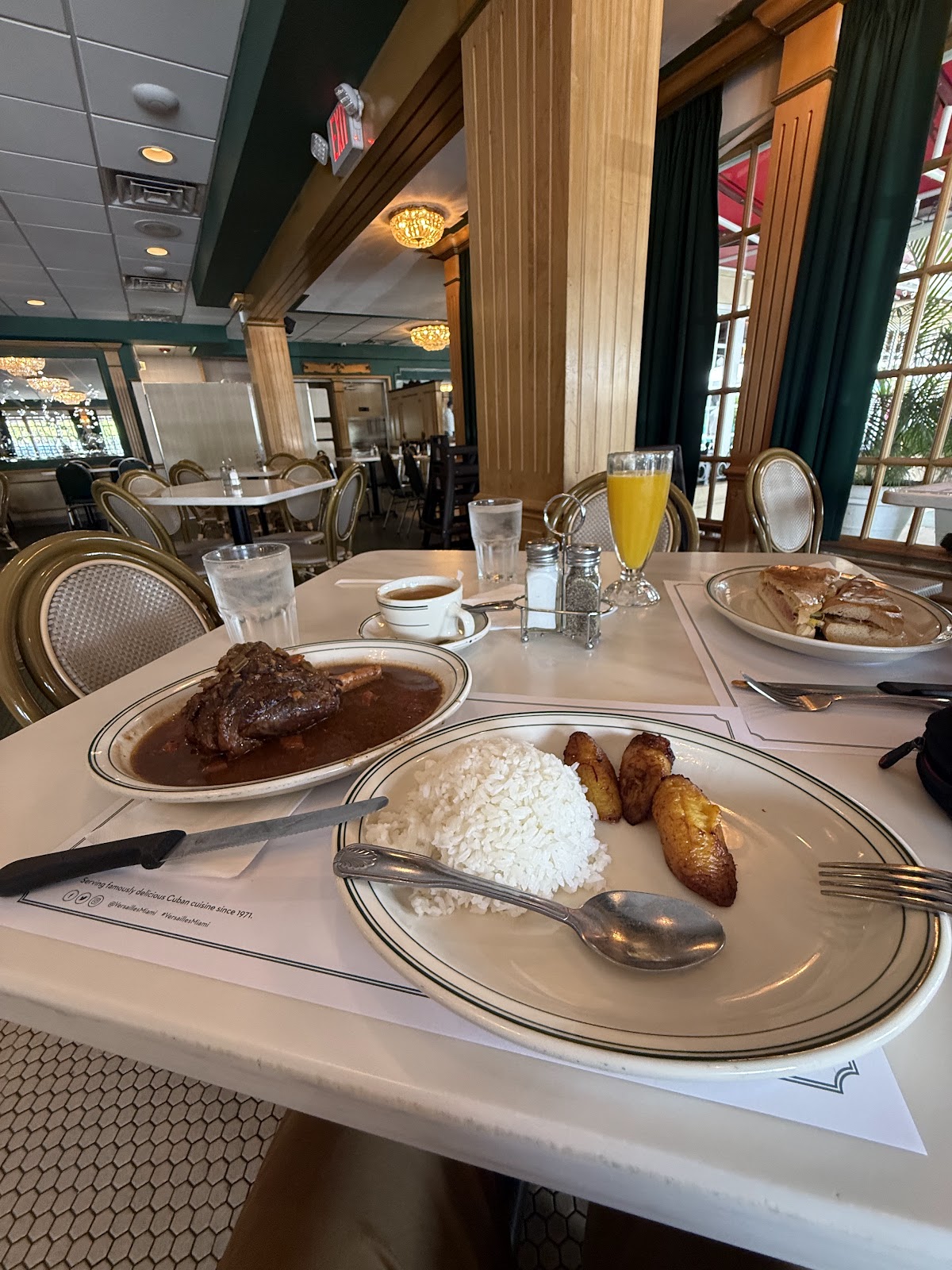 Versailles Restaurant — photo 4